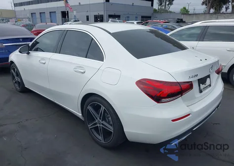 2021 Mercedes-Benz A 220 z USA, uszkodzony, nr VIN W1K3G4EB0MJ309192